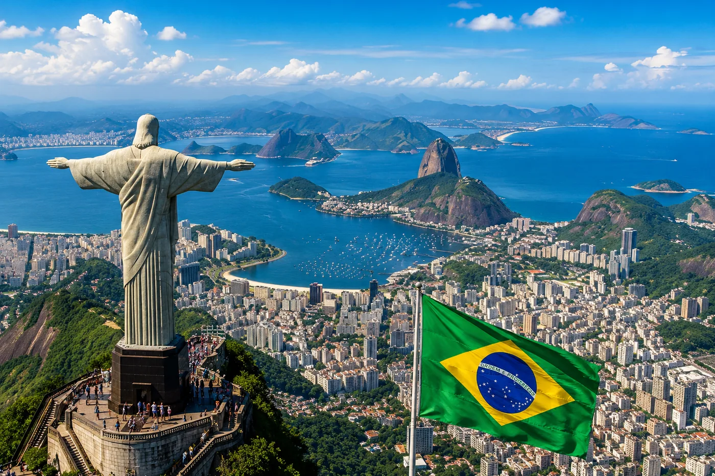 Panorama von Rio de Janeiro mit Christusstatue und brasilianischer Flagge